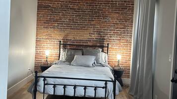 2 bedrooms, desk, iron/ironing board, free WiFi