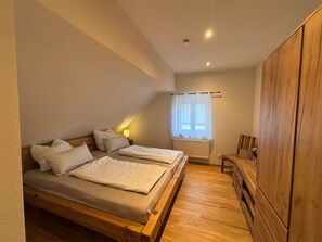 2 Schlafzimmer, Reisekinderbett, WLAN, Bettwäsche