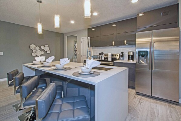 Fridge, microwave, oven, stovetop - Beautiful 4BD home, Themed, Pool and Grill (4417) (Kissimmee)