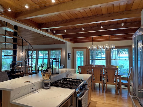 Private Lakefront Estate with 180 Degree Views