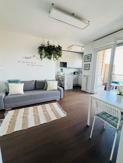 Serene and cosy Sky Penthouse with a dea view Fiumicino