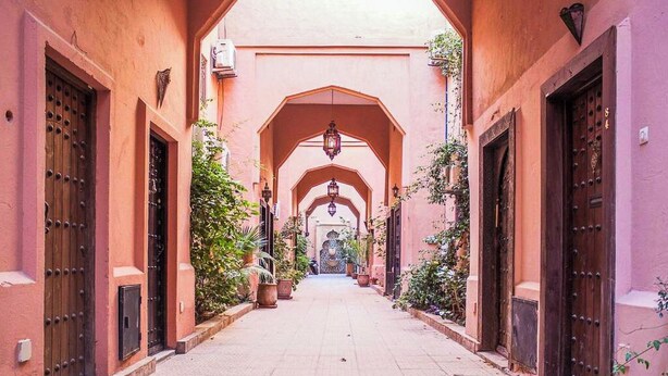 A narrow alleyway with arched doorways and a central walkway. - Beautiful 4 Bedroom Riad with Rooftop Terrace, Pool & Airport Shuttle Marrakech (Marrakesh)