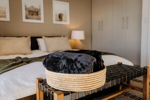 2 bedrooms, iron/ironing board, WiFi