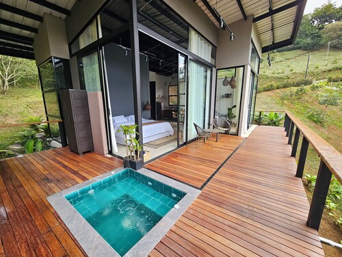 The Song of the Birds - Cabaña Yarumo