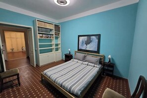 3 slaapkamers, een strijkplank/strijkijzer, wifi, beddengoed