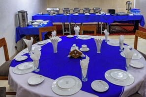 Free daily buffet breakfast - Hotel Ashrafee (Dhaka)