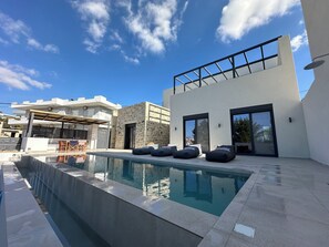 Outdoor pool, a heated pool - Villa in the center of Kamilari Village 3 bedrooms, swimming pool, ... (Kamilári)