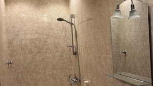 A bathroom with a shower, toilet, and sink. - Al Tawfeeg Hotel Azizyah (Makkah)