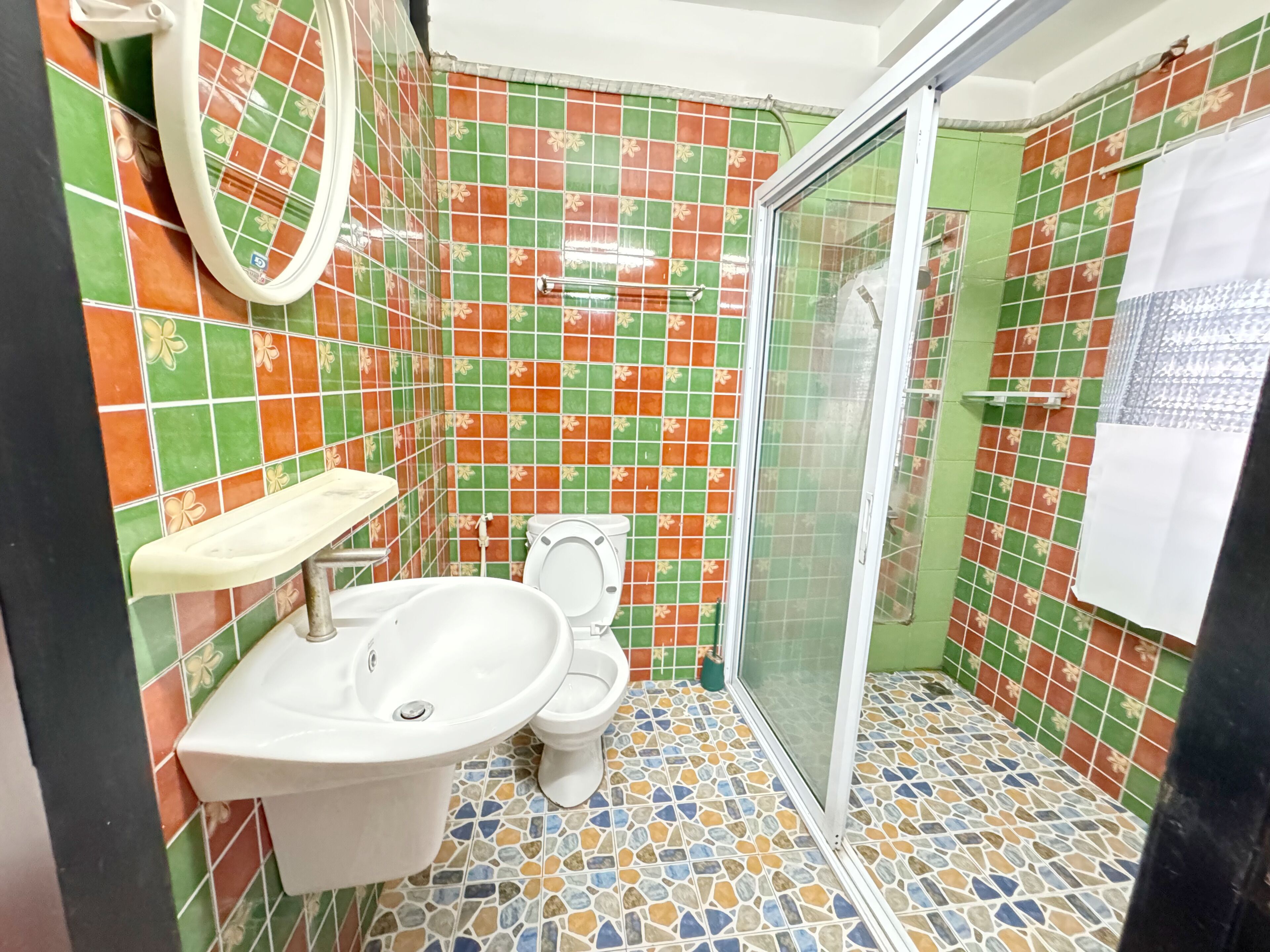 Hårføner, håndklær, såpe og toalettpapir