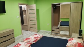 2 bedrooms, iron/ironing board, WiFi, bed sheets