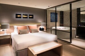 2 bedrooms, iron/ironing board, WiFi