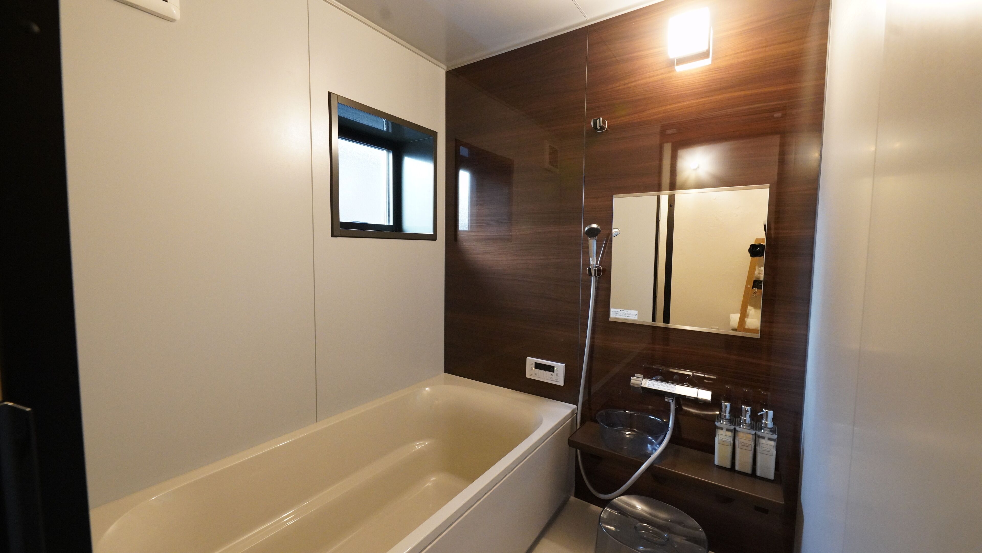 Comfort House, 1 Bedroom, Non Smoking | Bathroom | Separate bathtub and shower, hair dryer, slippers, bidet