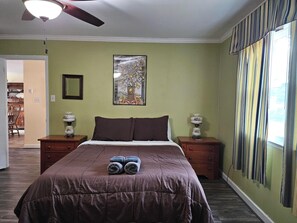 3 bedrooms, iron/ironing board, WiFi, bed sheets