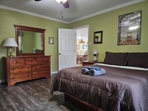 3 室のベッドルーム、アイロン / アイロン台、WiFi、ベッドシーツ