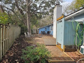 Terrace/patio - Cosgrove's Cove in tranquil Pine Knoll Shores very close to the beach. (Pine Knoll Shores)