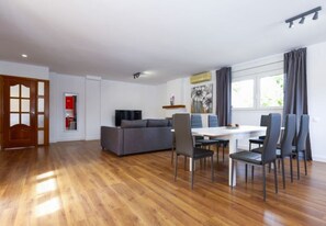 Villa, 5 Schlafzimmer, eigener Pool | Speisen