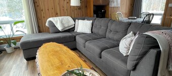 Private lakeside cottage with hot tub