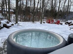 Pool - Private lakeside cottage with hot tub (Bayfield)