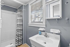 Dusche, Haartrockner, Handtücher