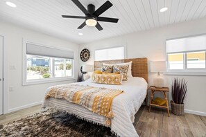 3 soverom, skrivebord, strykejern/-brett og wi-fi (inkludert)