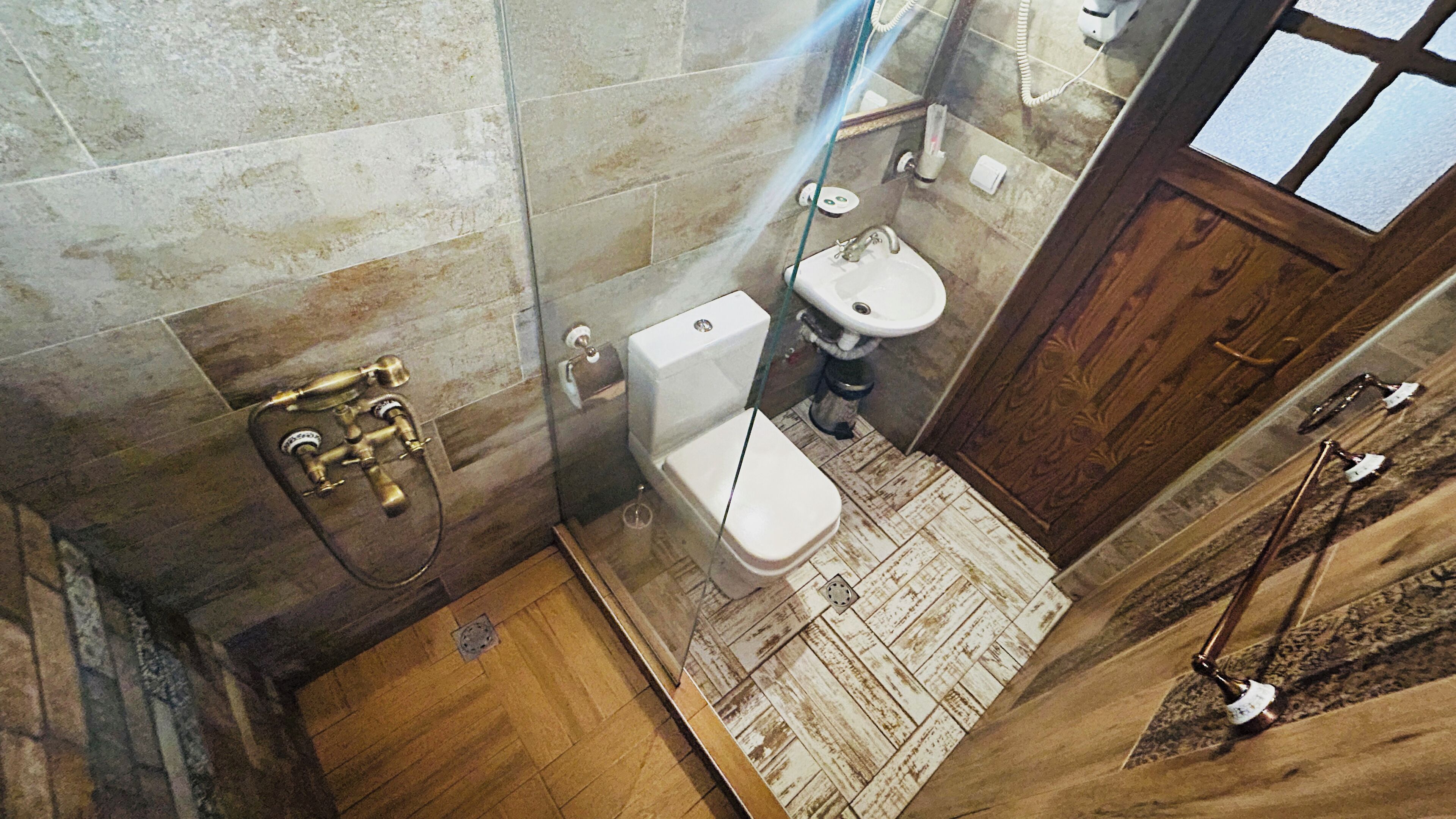 A bathroom with a toilet, bidet, and sink.