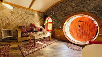 Classic Triple Room | In-room safe, individually decorated, individually furnished