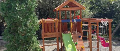 Área de juegos infantiles al aire libre