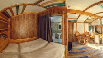 Deluxe Double Room | In-room safe, individually decorated, individually furnished