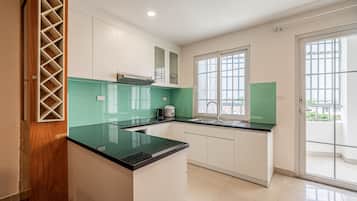 Luxury Apartment, City View | Private kitchen | Fridge, microwave, oven, stovetop
