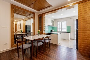 Luxury Apartment, City View | In-room dining
