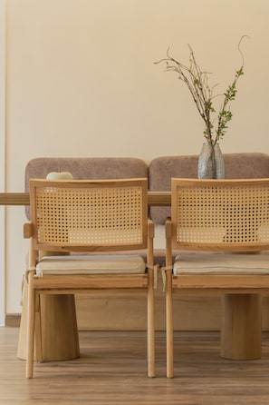 Apartamento Premier, vistas a la ciudad | Servicio de comidas en la habitación