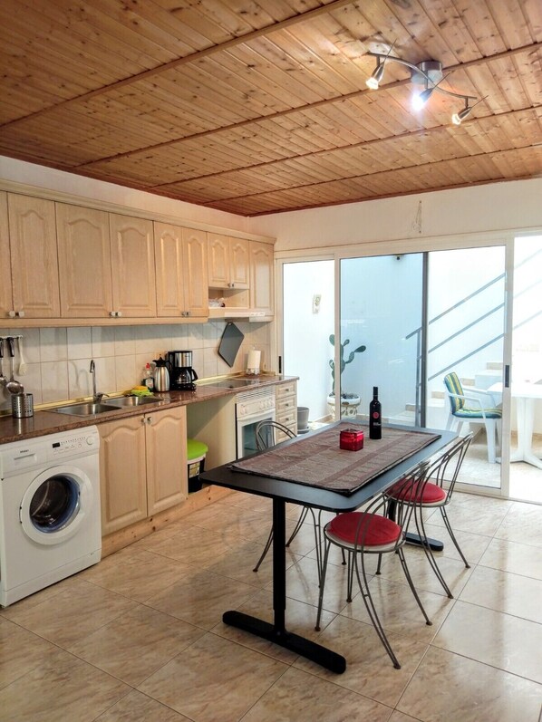 Private kitchen - Arguineguin, vacation home directly by the sea, Casa Perchel (Arguineguin)