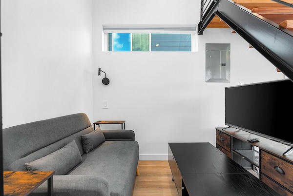 Echo Loft: A Modern Escape - Georgetown - Seattle