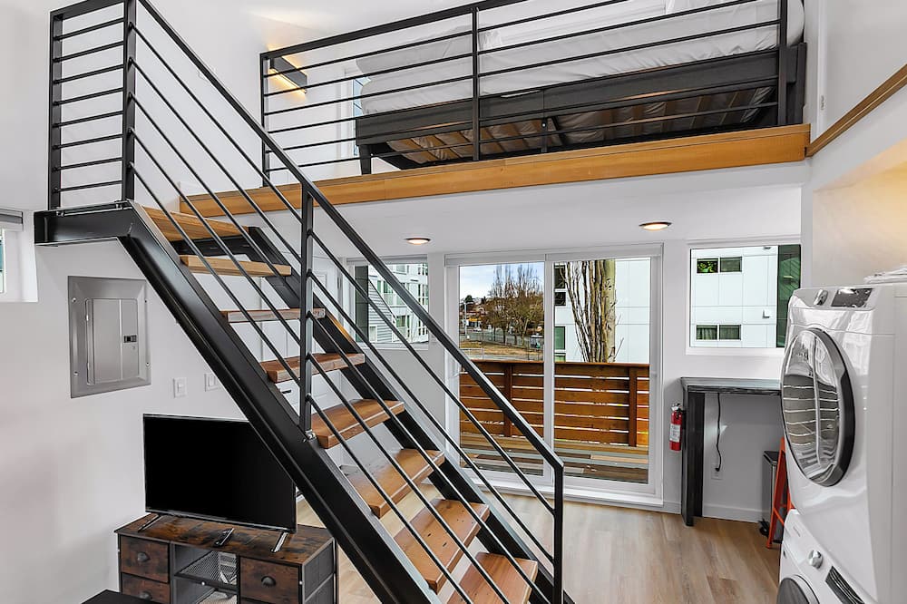 Echo Loft: A Modern Escape