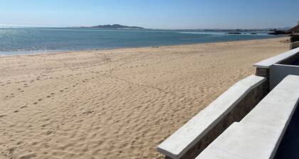 Charming 2-bedroom house one block to beach 5 minutes to town