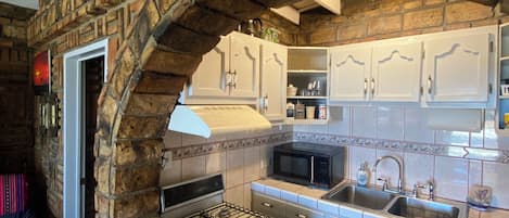 Micro-ondes, four, plaque de cuisson, grille-pain