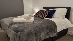 Apartment | 2 bedrooms, iron/ironing board, free WiFi, bed sheets