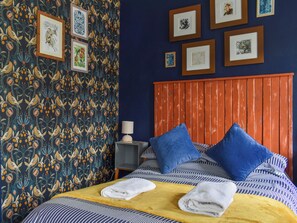 9 bedrooms, free WiFi, bed sheets
