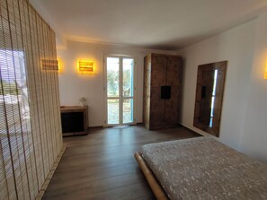 2 bedrooms, iron/ironing board, free WiFi, bed sheets - Five minutes from Fiskardo, the villa is surrounded by greenery and has a lovely view (Tselendata)