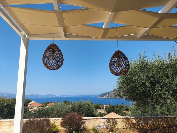 Property grounds - Five minutes from Fiskardo, the villa is surrounded by greenery and has a lovely view (Tselendata)