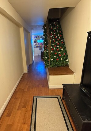 Interior - The Ultimate NYC Group Getaway. Sleeps 10 in Hoboken (Hoboken)