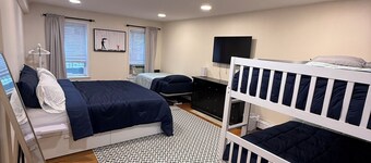 The Ultimate NYC Group Getaway. Sleeps 10 in Hoboken