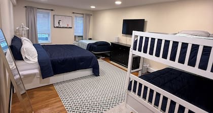 The Ultimate NYC Group Getaway. Sleeps 10 in Hoboken