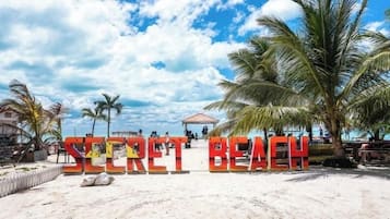 Solstolar och strandhanddukar