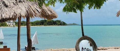 Camastros y toallas de playa