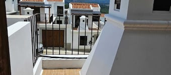 Spacious 4-bedroom townhome in peaceful San Pedro Las Huertas with WiFi