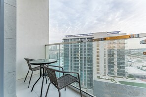 Outdoor dining - Glimpse of Burj Khalifa 1BR, District 1 Phase 3 Residences 12, MBR City (Dubai)