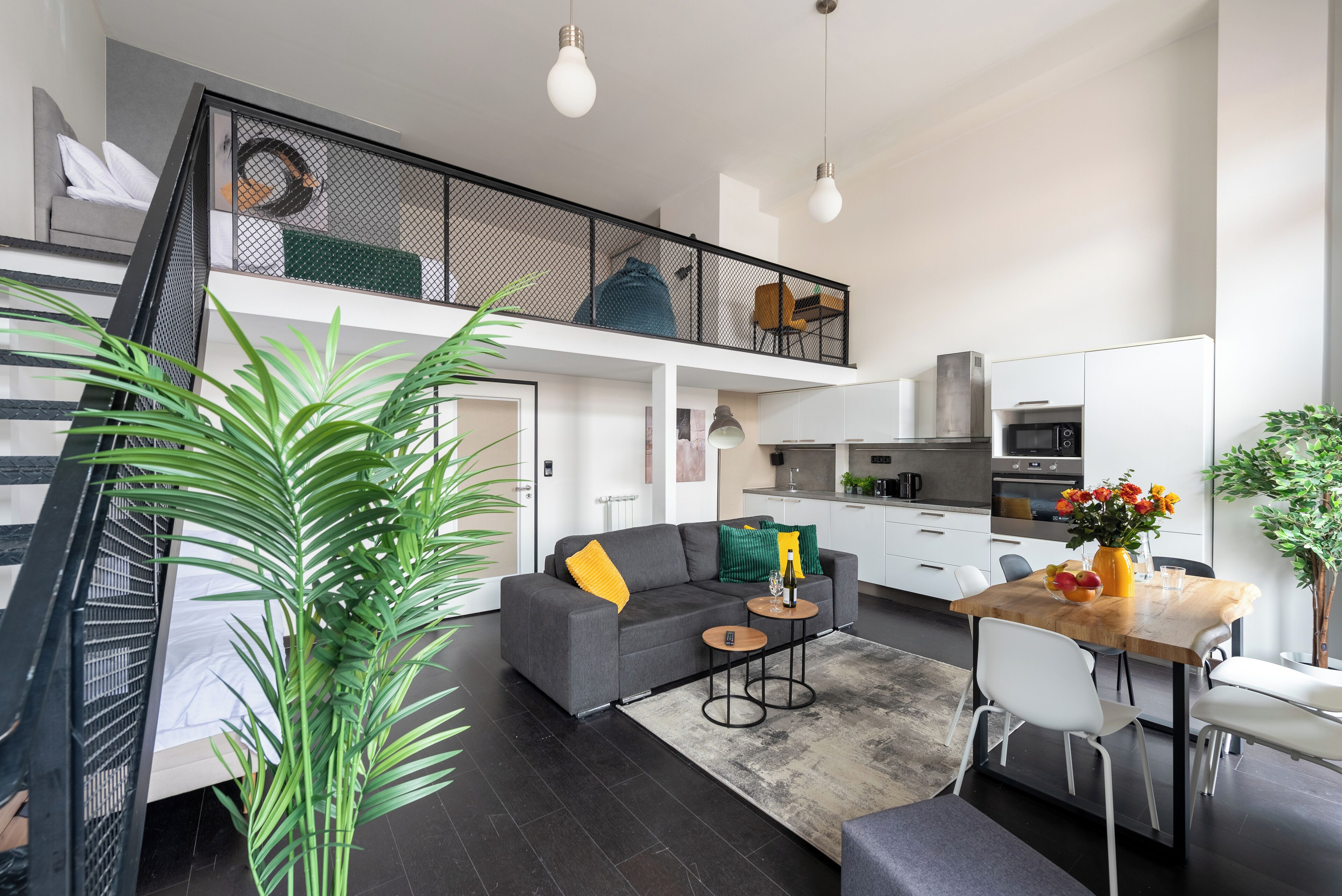 Suite estudio Confort, balcón | Espacio para trabajar con un portátil y cortinas opacas