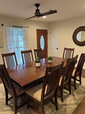 Dining - Charming 3-bedroom house in delightful Northport with AC, WiFi (Northport)