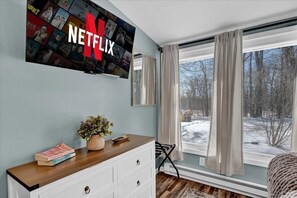 Interior - Cozy Lux Winter Ranch - HotTub, KingBeds, DogFriendly, FirePit, BBQ, GameRoom (Tobyhanna)